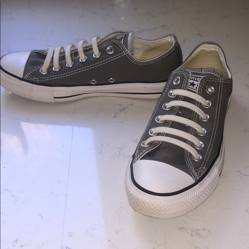 Gray Converse chuck Taylor rubber laces